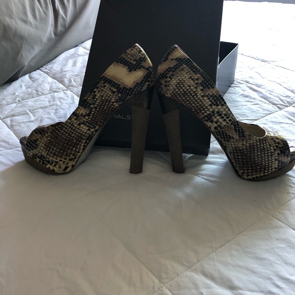 H Halston platform block heel - Picture 4 of 6